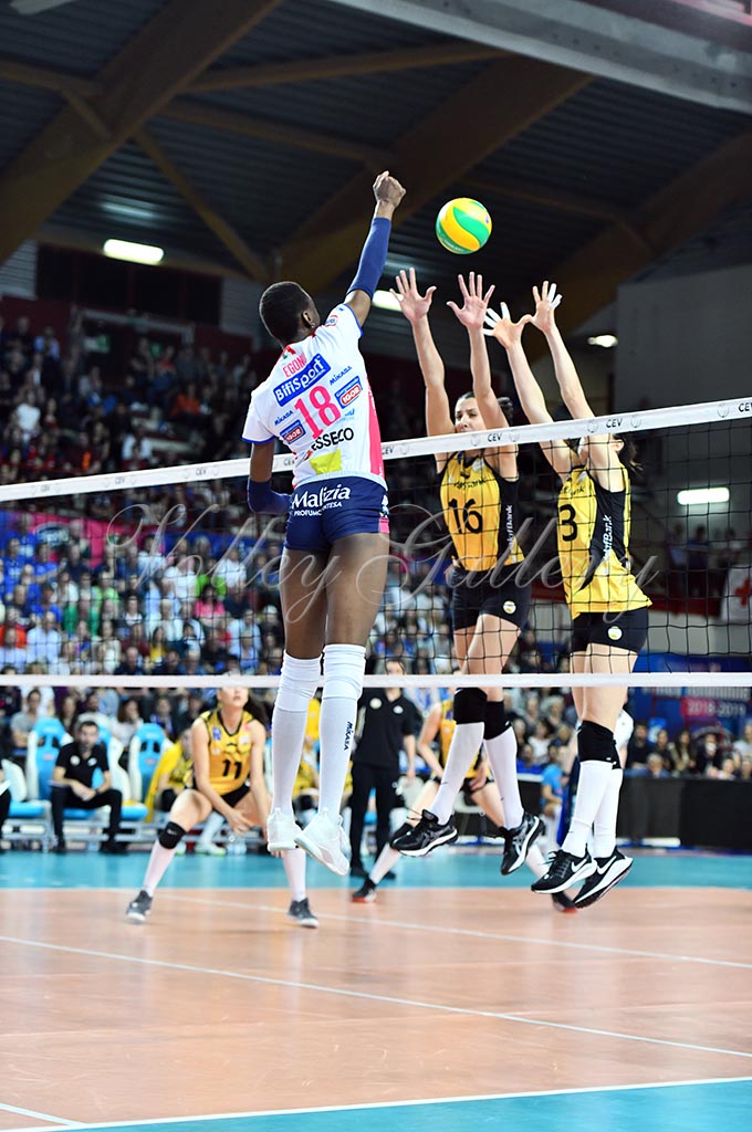 Igor NO-VakifBank Istanbul (11)